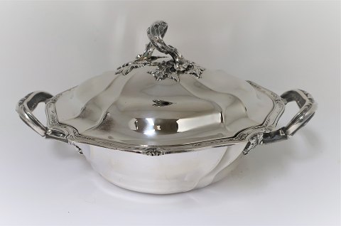 A. Dragsted. Sterling (925). Rundt Lågfad. Diameter 22 cm. Højde 14 cm.