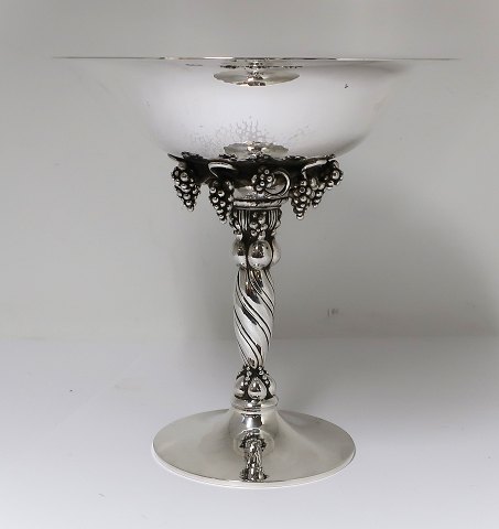 Georg Jensen. Sterling (925). Drueopsats. Model 263B. Højde 19 cm. Diameter 18,3 
cm. Produceret 1977 (C10)